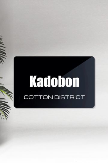 Voorkant van zwarte Cotton District cadeaubon.