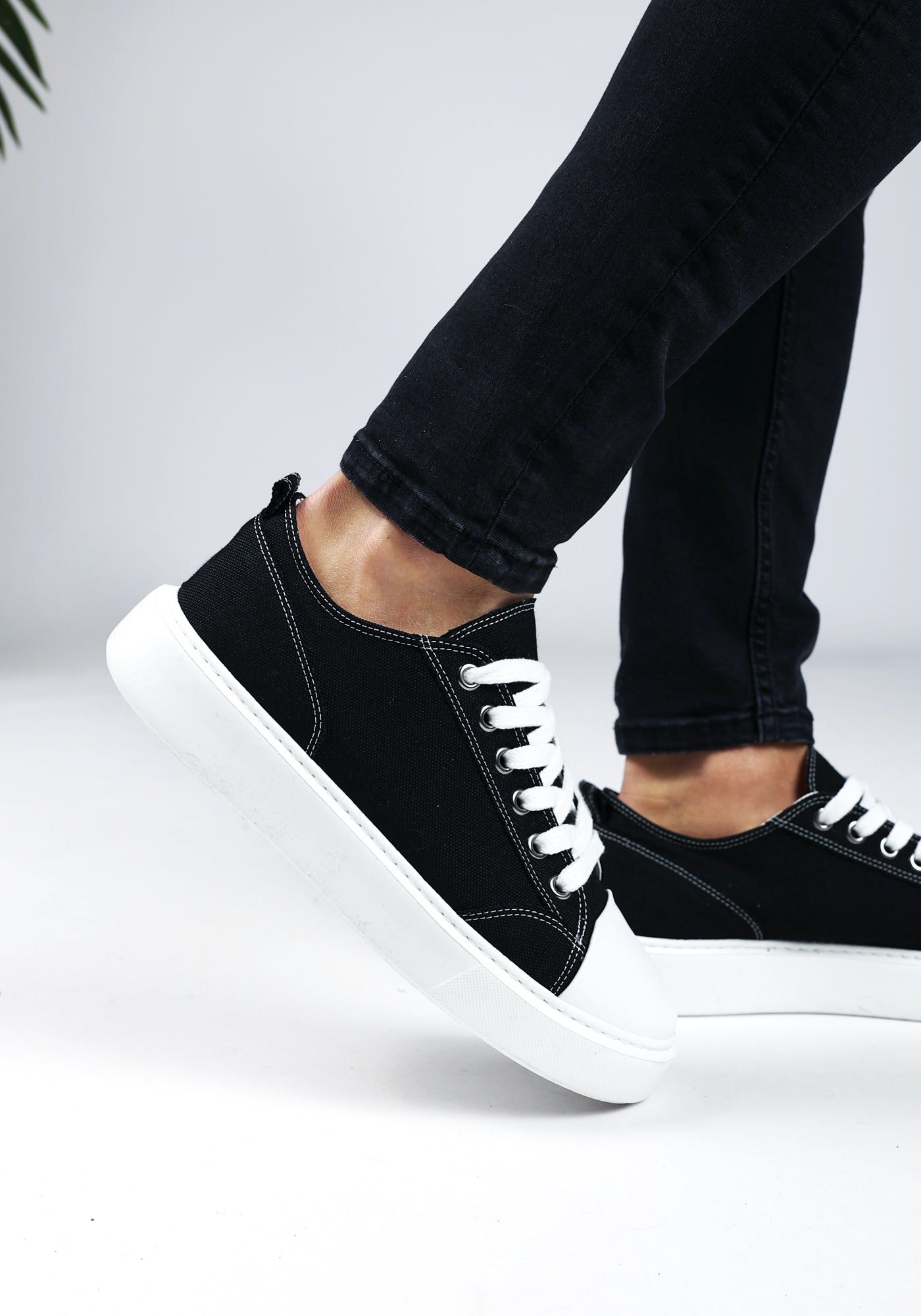 https://cdn.shopify.com/s/files/1/0935/6315/8909/files/THE_PITCHER--CD1107-BLACK_WHITE-3.jpg?v=1771526678 Cotton District THE PITCHER BLACK/WHITE