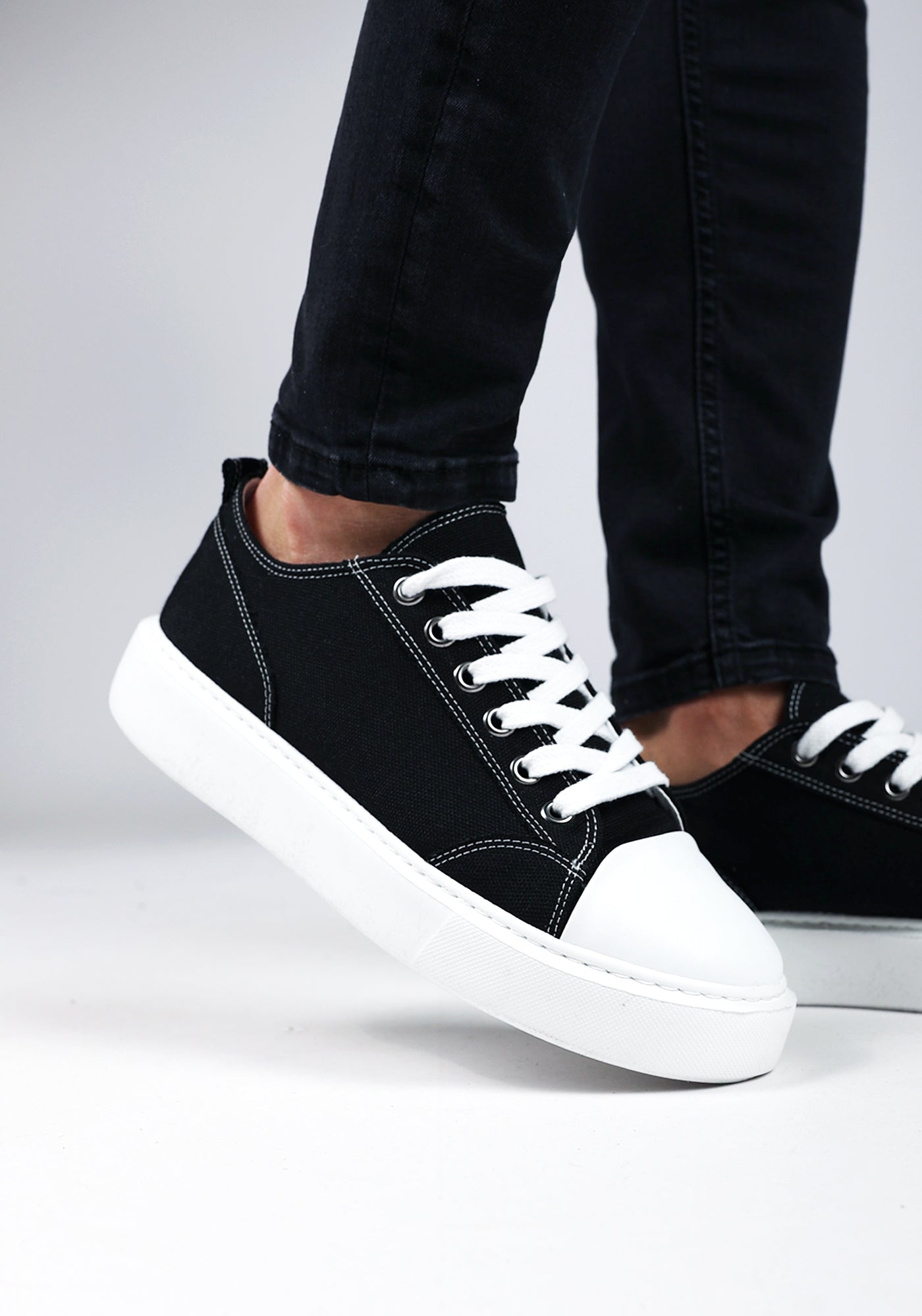 https://cdn.shopify.com/s/files/1/0935/6315/8909/files/THE_PITCHER--CD1107-BLACK_WHITE.jpg?v=1771526677 Cotton District THE PITCHER BLACK/WHITE